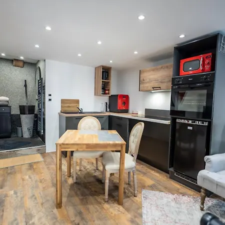 Des Chevaliers - Designed By C.m Sélestat