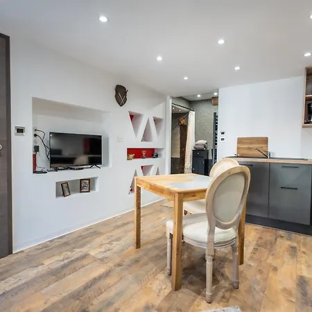 Des Chevaliers - Designed By C.m