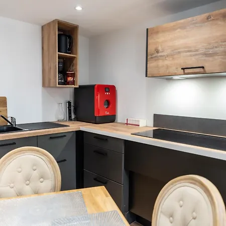 Des Chevaliers - Designed By C.m *