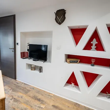 Des Chevaliers - Designed By C.m Sélestat